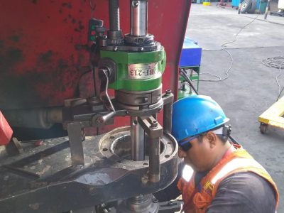 BARRENADO DE ALOJAMIENTO DE RODAJES DE MUÑON